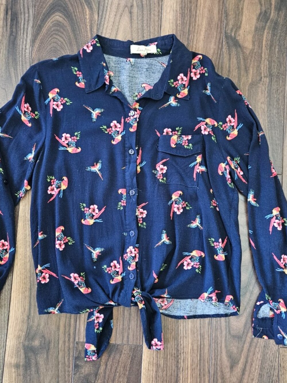 Love Notes Womens size Large Parrot Print Tie Front Cropped Shirt Blouse